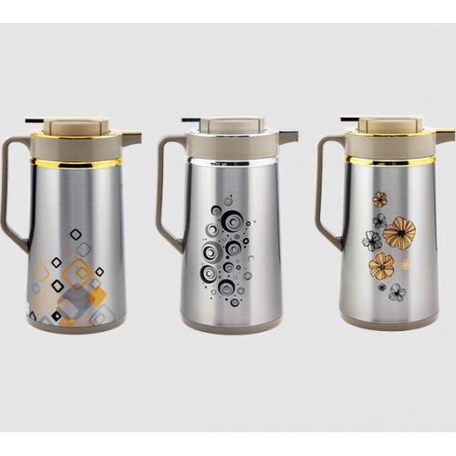 گرم نگه نداتشن چایی در فلاسک شیشه ای.